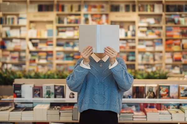 Artistes-auteurs : quelle fiscalité pour la vente de leurs propres livres ?