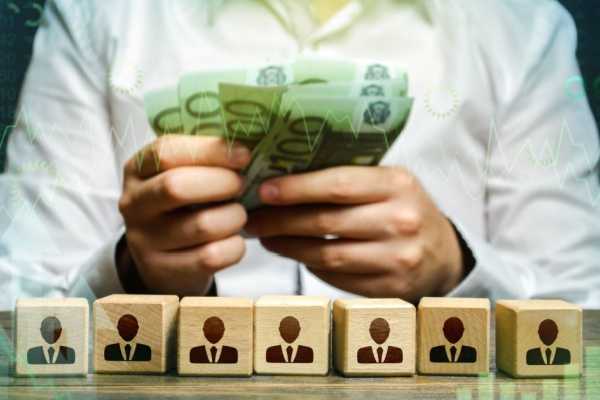 Cotisations sociales : clarification des règles de rattachement après le départ du salarié